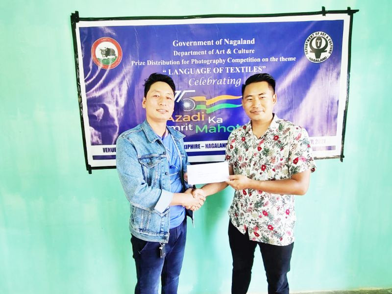 Winner Tongrili Sangtam along with special guest during the prize distribution programme for photography competition in Kiphire on October 29. (Morung Photo)